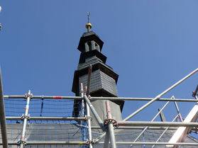 Dacharbeiten an St. Crescentius (Foto: Karl-Franz Thiede)